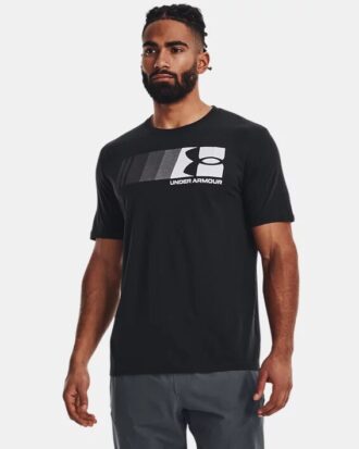 Fast T-shirt med tryck på vänster bröst