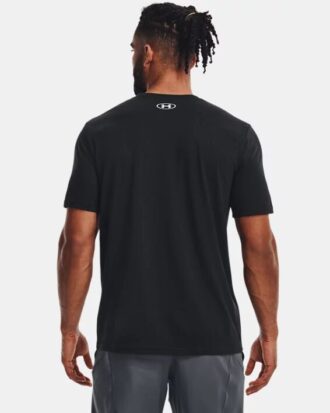 Fast T-shirt med tryck på vänster bröst